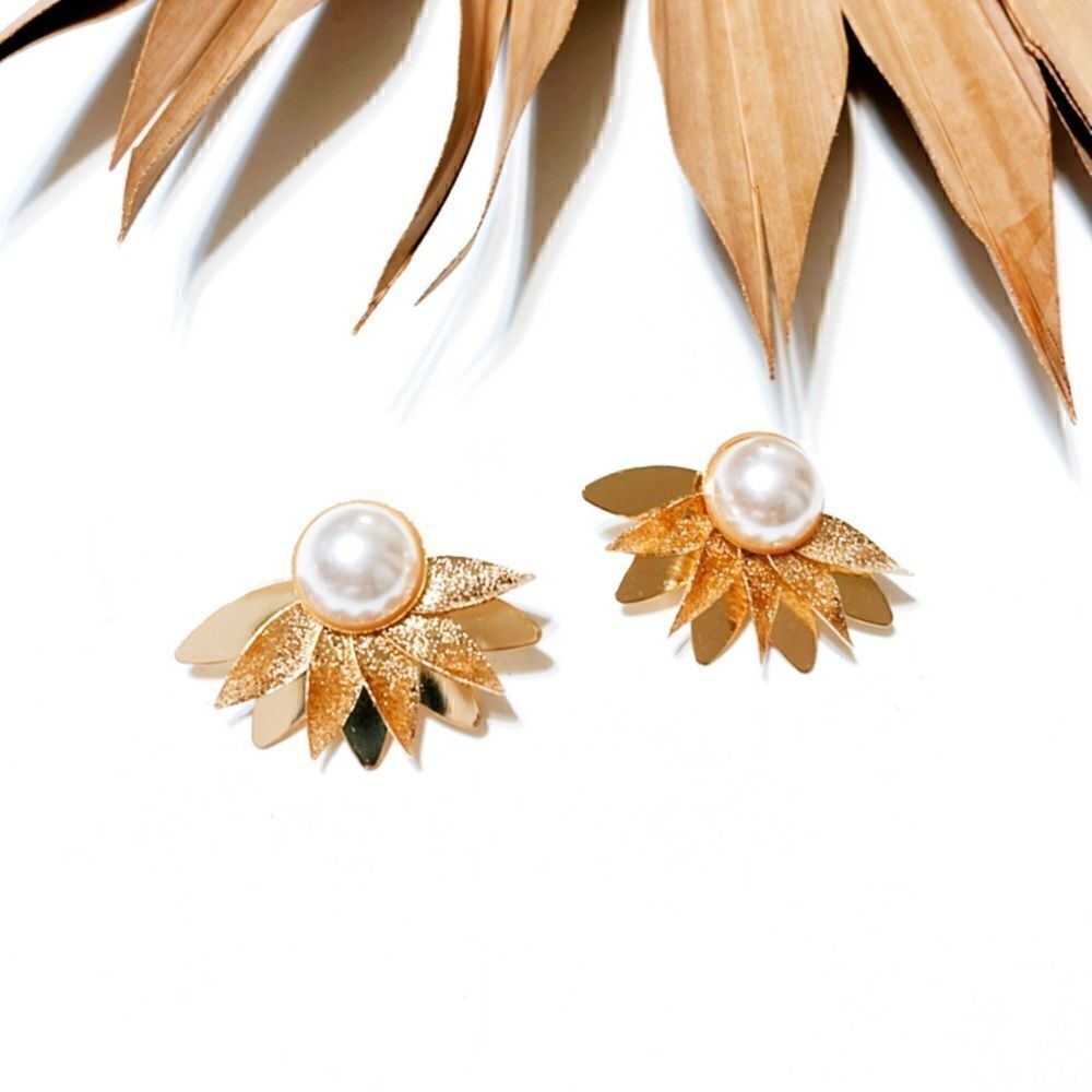 Flower pearl earrings #961